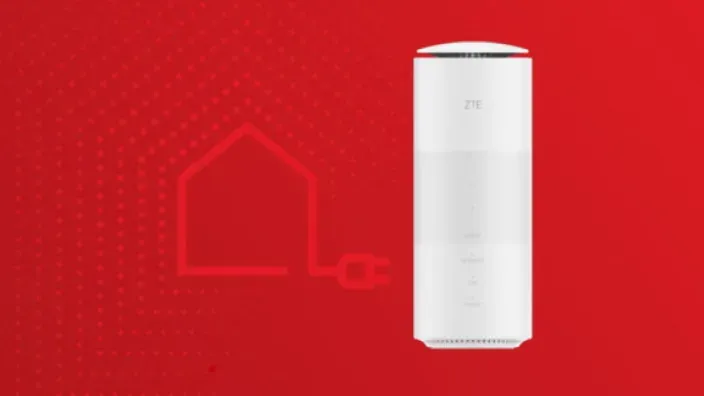 Router ZTE para internet en casa sobre fondo rojo con icono de hogar, representando una conexión fácil sin cables.