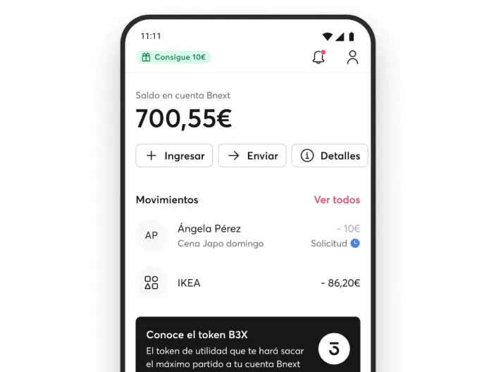 Interfaz de la aplicación móvil de Bnext mostrando el saldo disponible y los últimos movimientos de la cuenta.