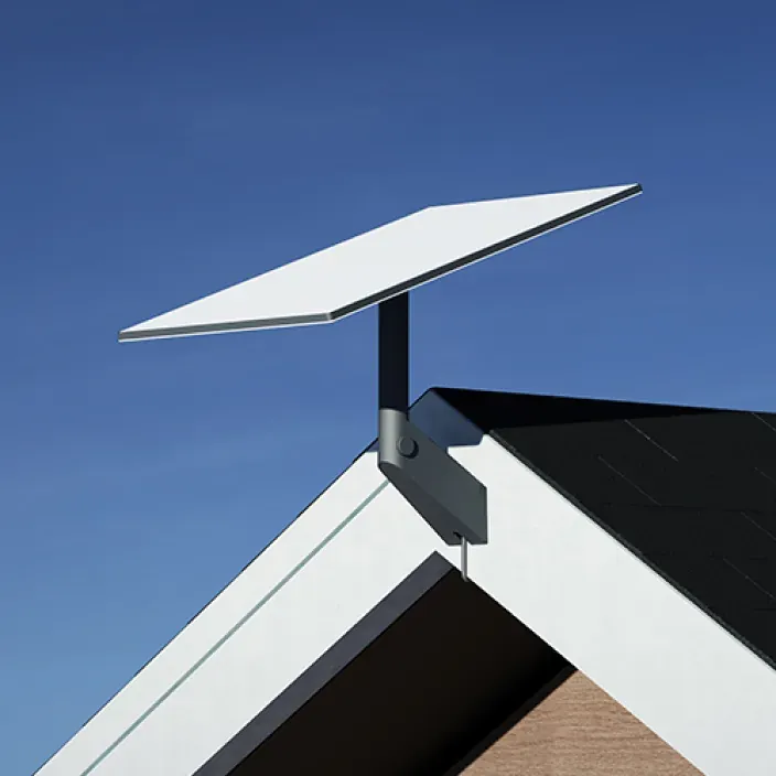 Antena Starlink instalada en un tejado para ofrecer internet satelital de alta velocidad en zonas rurales.