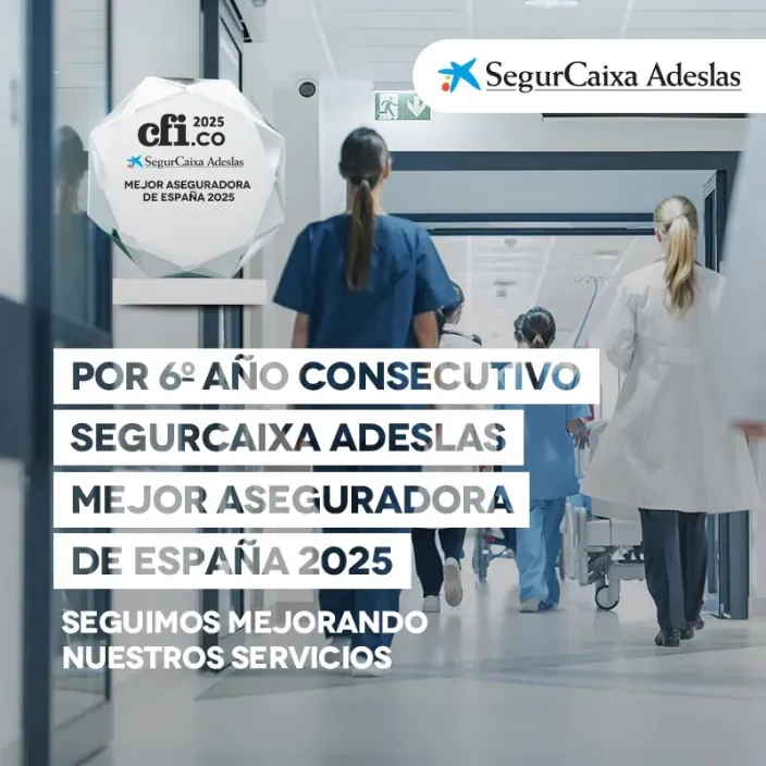 Creatividad para anunciar que SegurCaixa Adeslas es la mejor aseguradora de España, con una foto de una clínica.