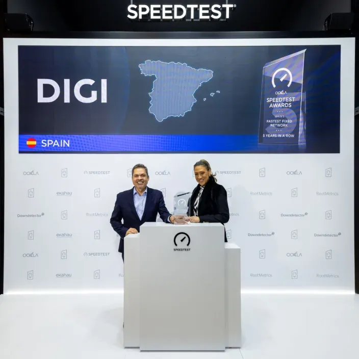 DIGI recibe el premio de Ookla Speedtest como la red de fibra más rápida de España en un evento oficial.