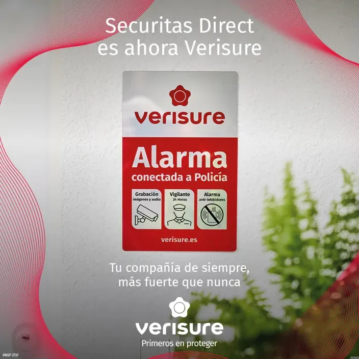 Placa de Verisure Alarma conectada a Policía con el aviso de que Securitas Direct ahora es Verisure.