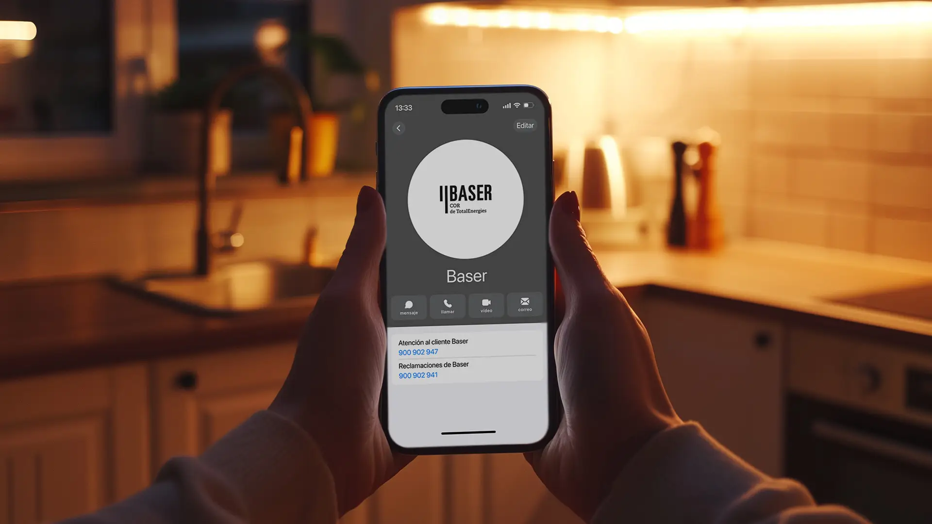 Móvil con el contacto de Baser Cor con el número de atención al cliente 900 902 947 y el de reclamaciones 900 902 941. Móvil con el contacto de Baser Cor con el número de atención al cliente 900 902 947 y el de reclamaciones 900 902 941.