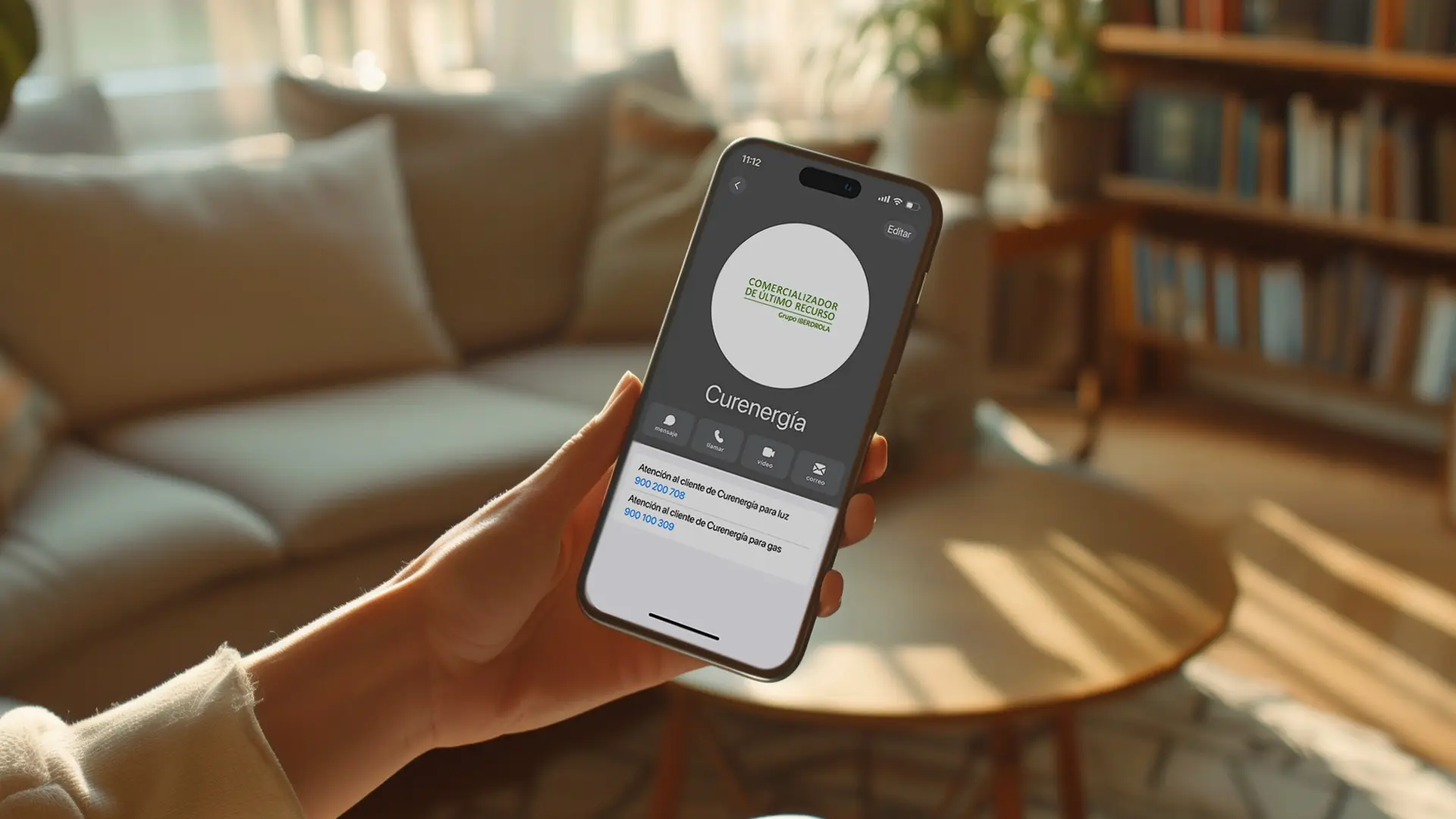 Móvil con el contacto de Curenergía y el número de atención al cliente de luz 900 200 708 y de gas 900 100 309. Móvil con el contacto de Curenergía y el número de atención al cliente de luz 900 200 708 y de gas 900 100 309.
