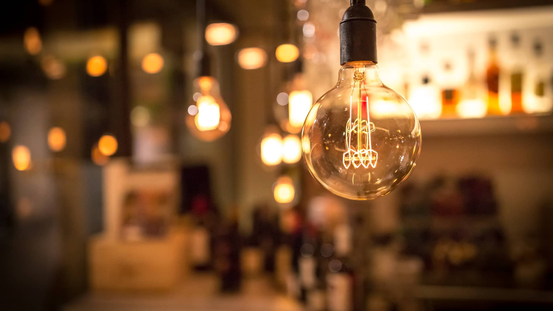 Bombillas de bajo consumo en negocio que trabaja con ok luz de endesa Bombillas de bajo consumo en negocio que trabaja con ok luz de endesa