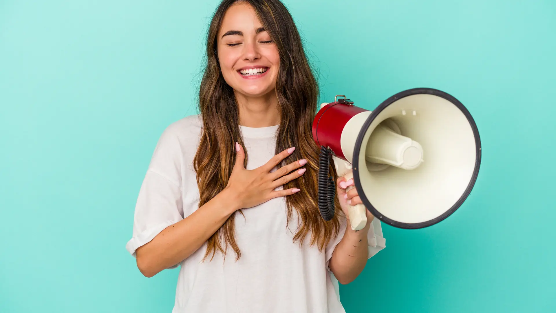 Megáfono usado por persona para dar su opinión de xxi