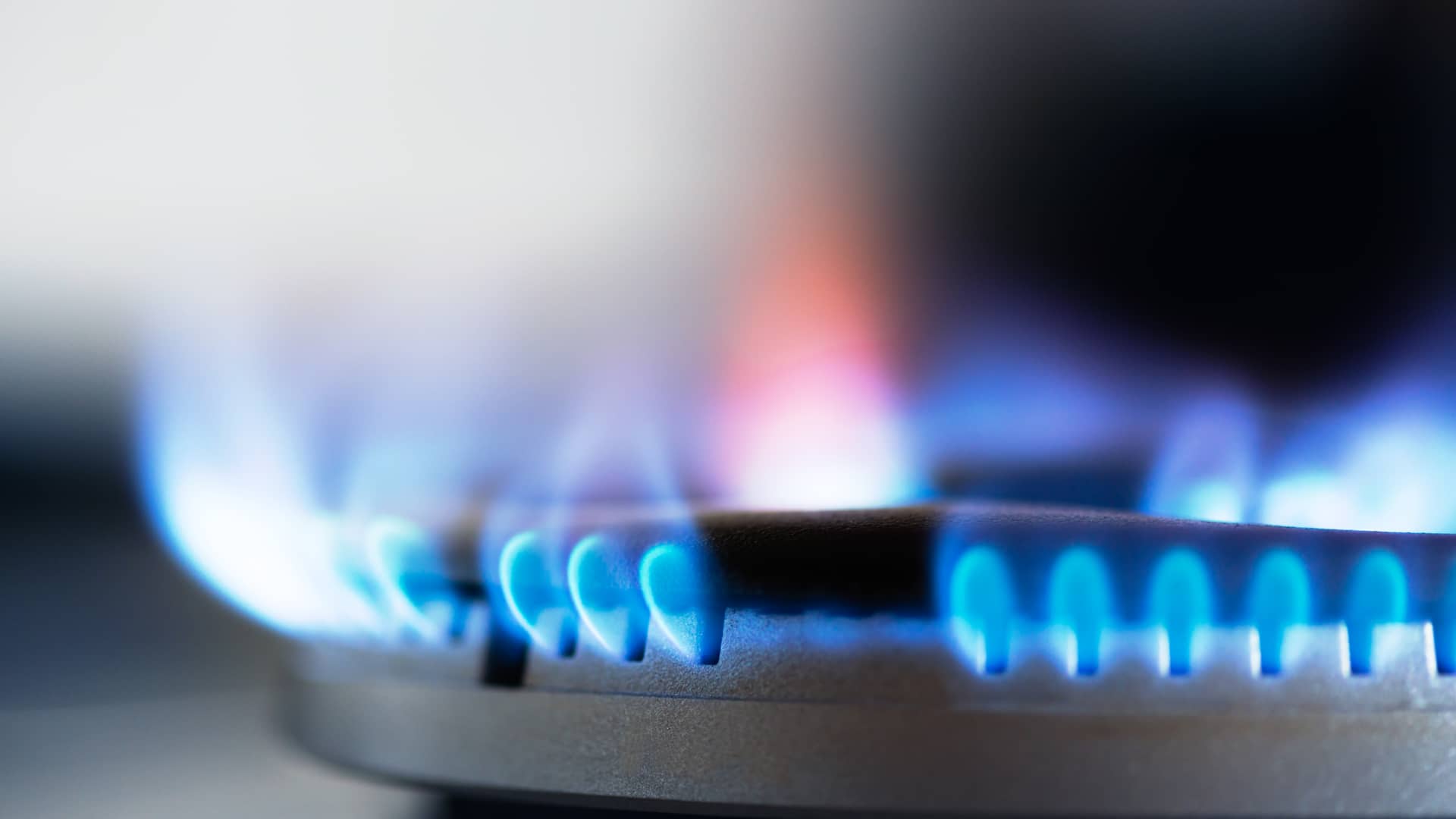 Llamas de la estufa de gas con factor energía Llamas de la estufa de gas con factor energía
