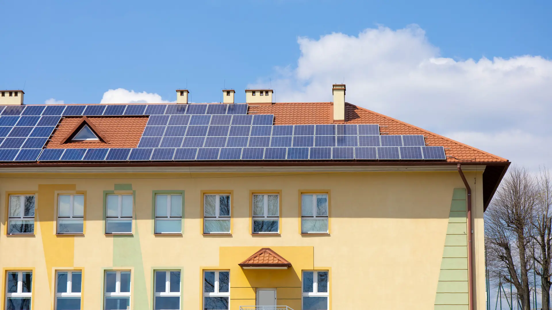 Tejado con placas solares de la empresa Gana Energia