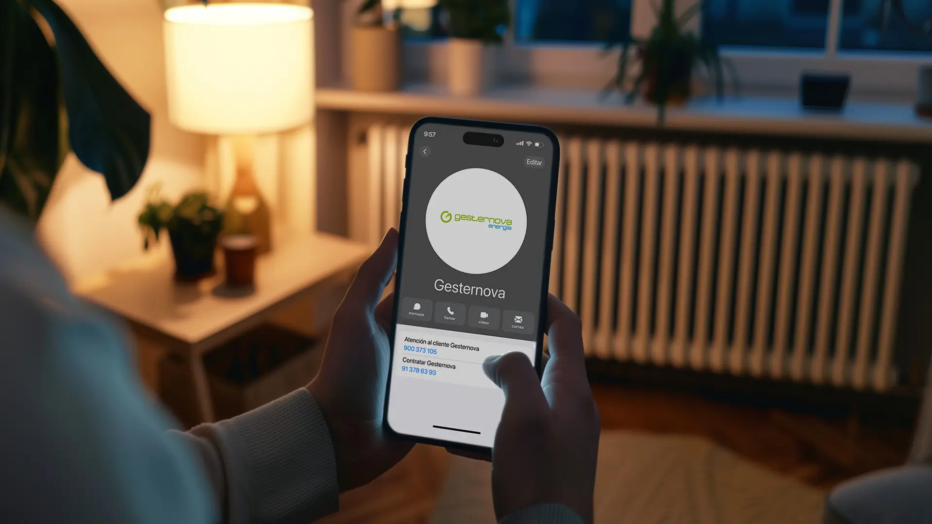 Pantalla de un móvil con el número de atención al cliente, 900 373 105, y el de contratación, 91 378 63 93, de Gesternova. Pantalla de un móvil con el número de atención al cliente, 900 373 105, y el de contratación, 91 378 63 93, de Gesternova.