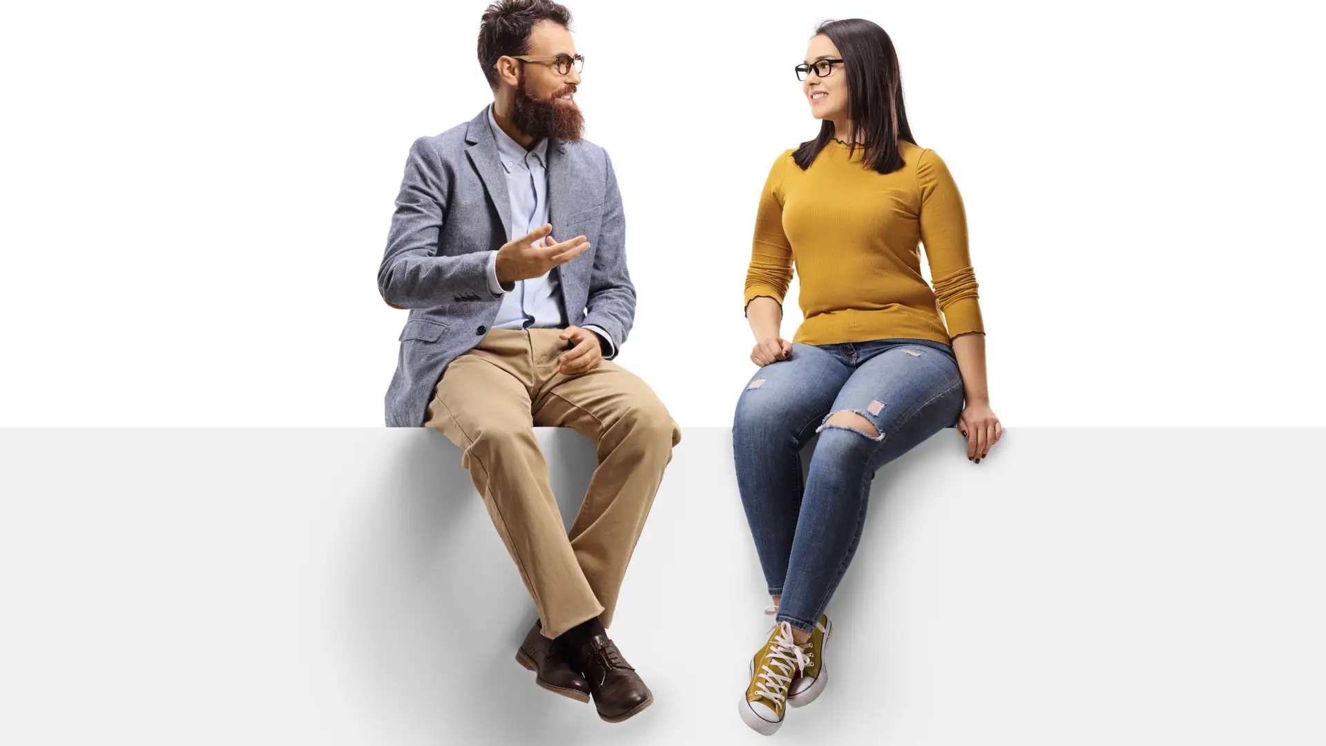 Persona dando a otra su opinión sobre podo energéticas Persona dando a otra su opinión sobre podo energéticas