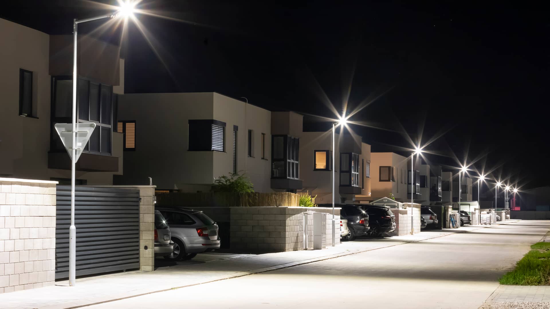 Luces de farolas de las cuales parte las acometidas a las diferentes viviendas Luces de farolas de las cuales parte las acometidas a las diferentes viviendas