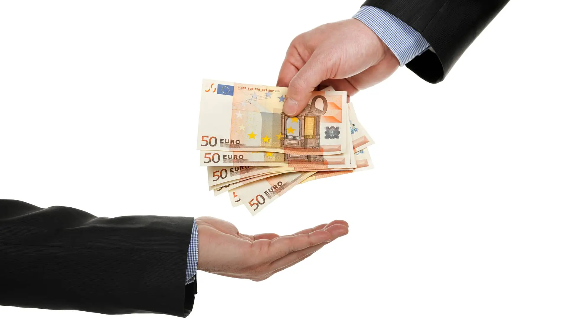 Persona dando dinero a otra simboliza prestamo bbva Persona dando dinero a otra simboliza prestamo bbva