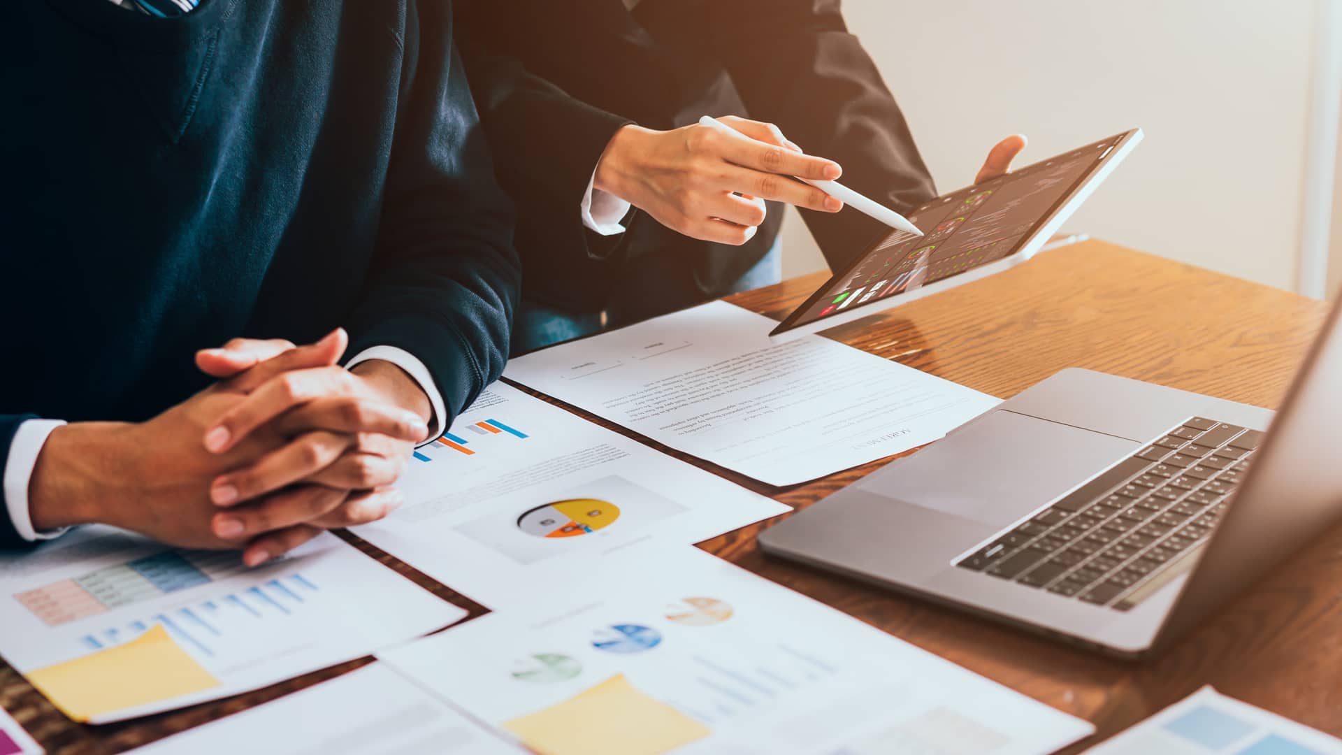 Brokers de ibercaja analizando estadisticas