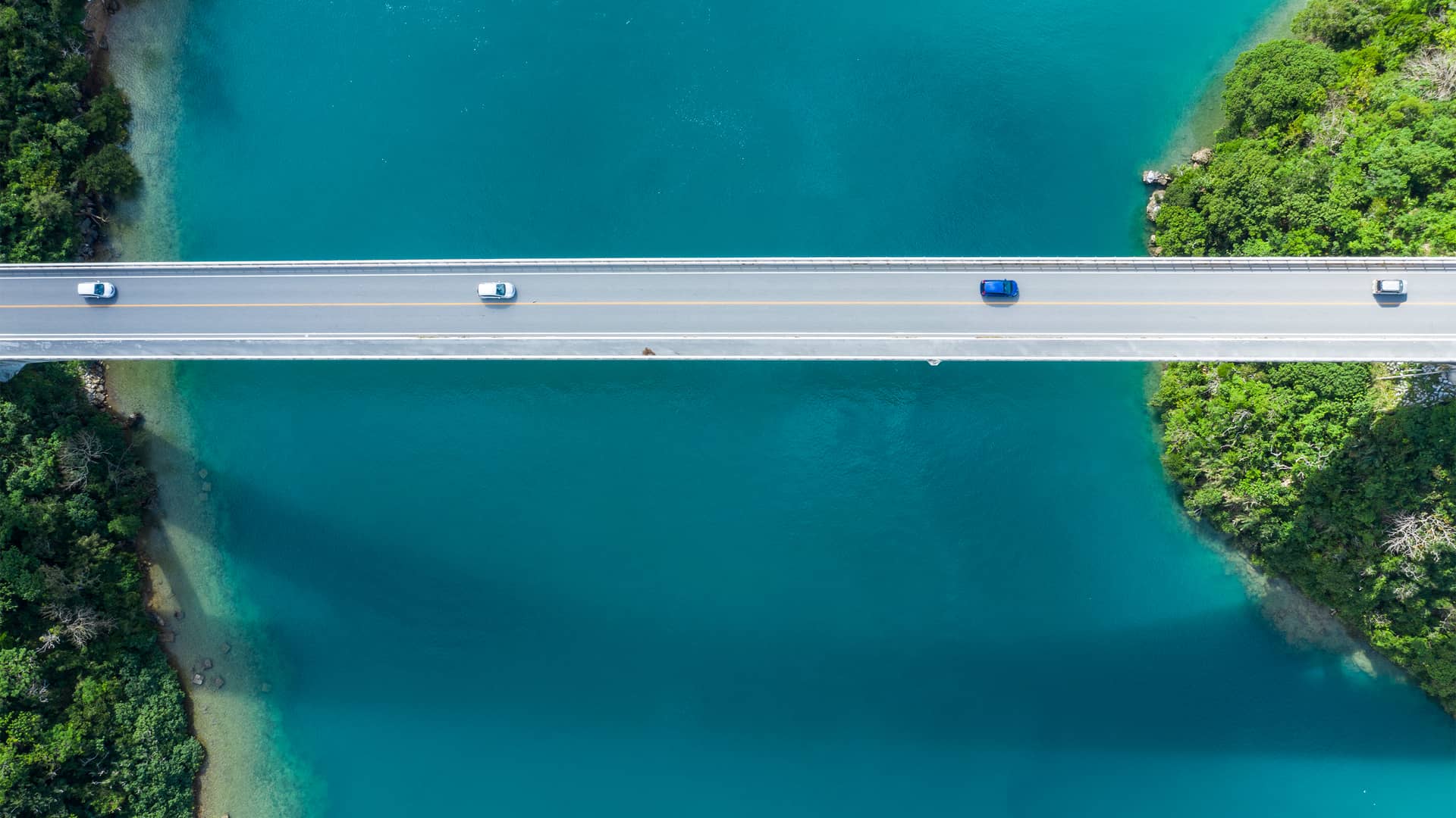 Fotografía aérea de el mar y el puente simboliza hipoteca puente Fotografía aérea de el mar y el puente simboliza hipoteca puente
