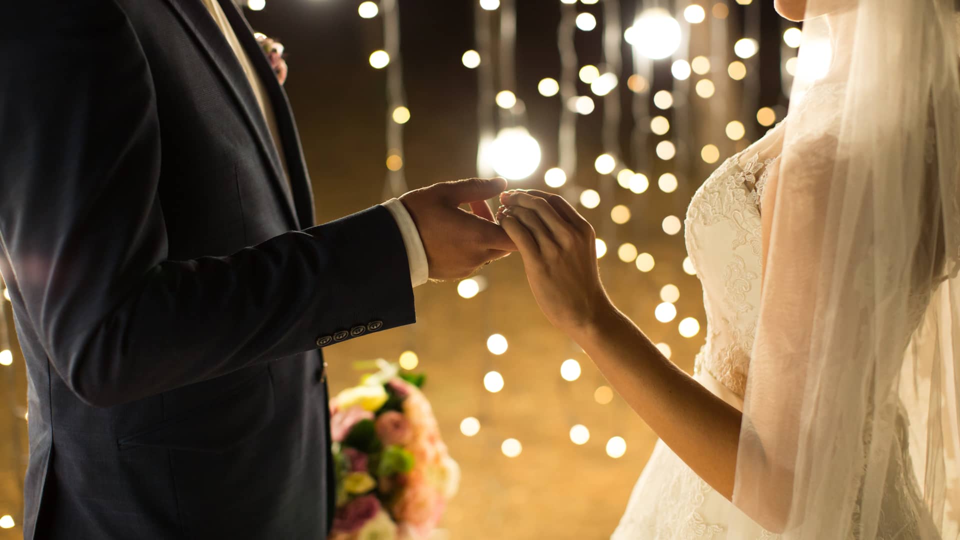 Una pareja enamorada que ha podido celebrar su boda por un prestamo Una pareja enamorada que ha podido celebrar su boda por un prestamo