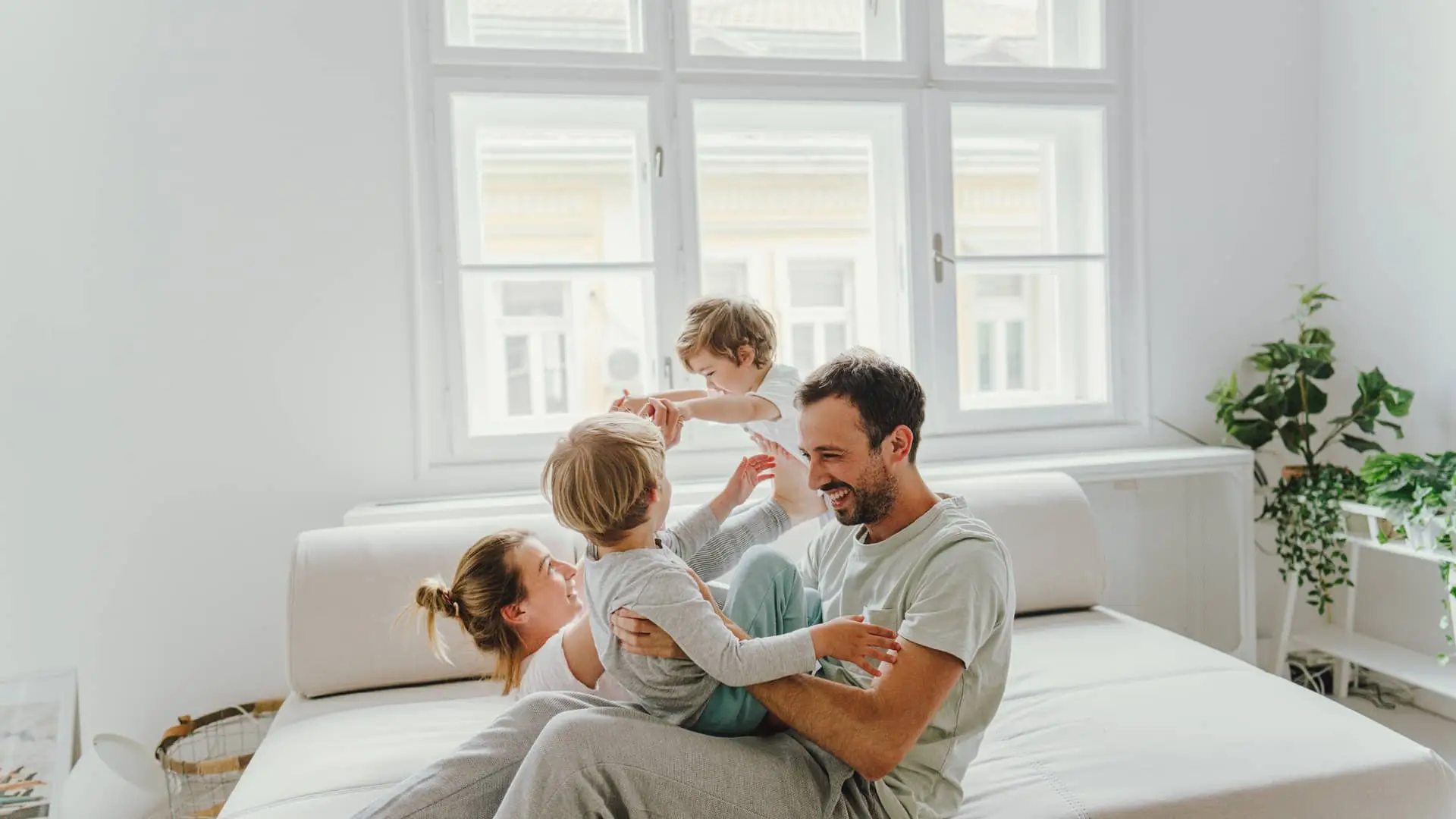 Familia feliz simboliza prestamo familiar Familia feliz simboliza prestamo familiar