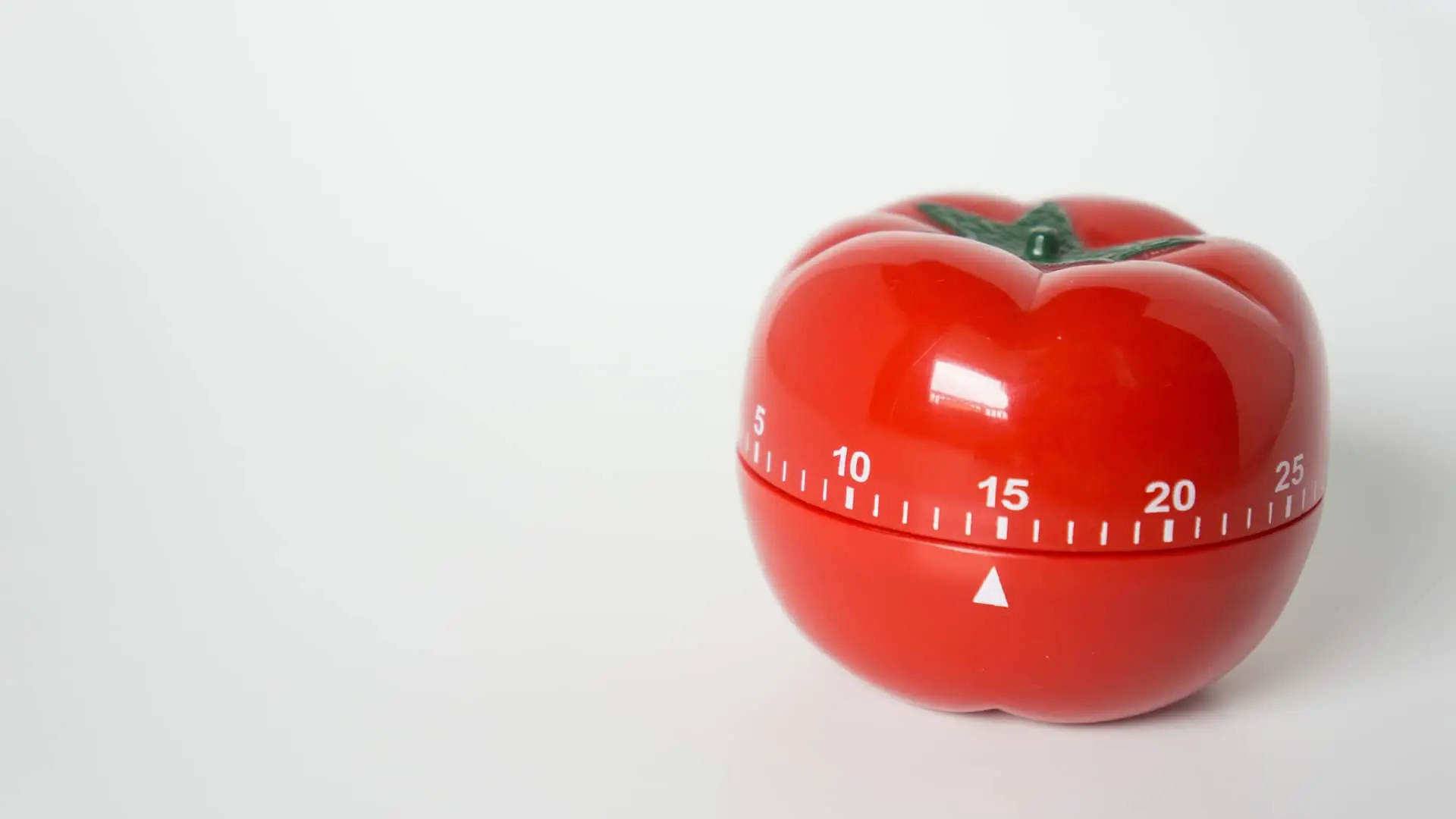 Reloj de cocina con temporizador de 15 minutos simboliza préstamo rápido en 15 minutos