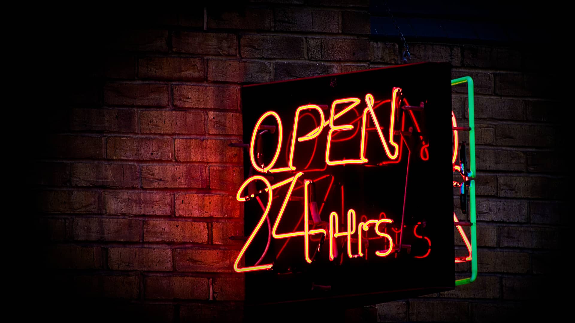 Cartel luminoso en el que pone abierto 24 horas simboliza préstamo rápido 24 horas Cartel luminoso en el que pone abierto 24 horas simboliza préstamo rápido 24 horas
