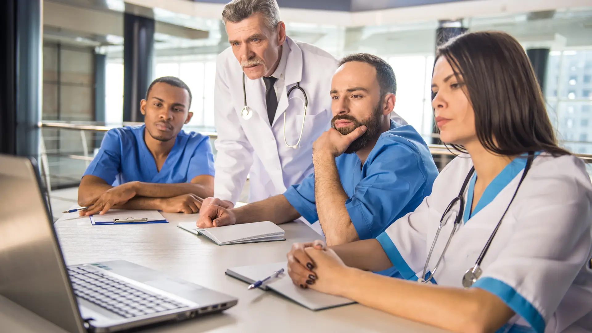 Algunos de los médicos especialistas de la conocida como unidad del dolor del cuadro médico de Adeslas Algunos de los médicos especialistas de la conocida como unidad del dolor del cuadro médico de Adeslas