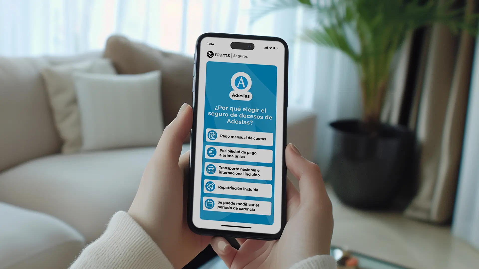 Pantalla de un smartphone de alguien que está descubriendo las ventajas de los seguros de decesos de Adeslas. Pantalla de un smartphone de alguien que está descubriendo las ventajas de los seguros de decesos de Adeslas.