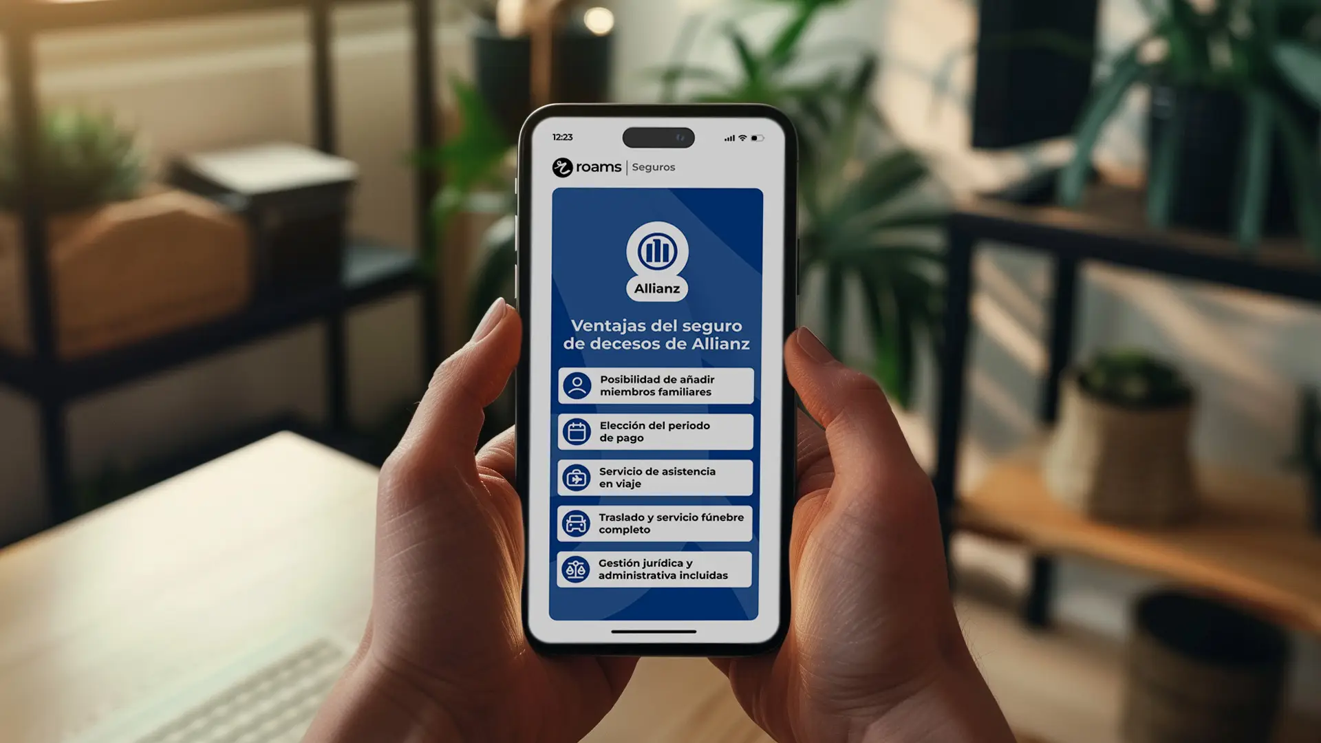 Pantalla de un móvil que muestra algunas de las ventajas de los seguros de decesos de Allianz. Pantalla de un móvil que muestra algunas de las ventajas de los seguros de decesos de Allianz.