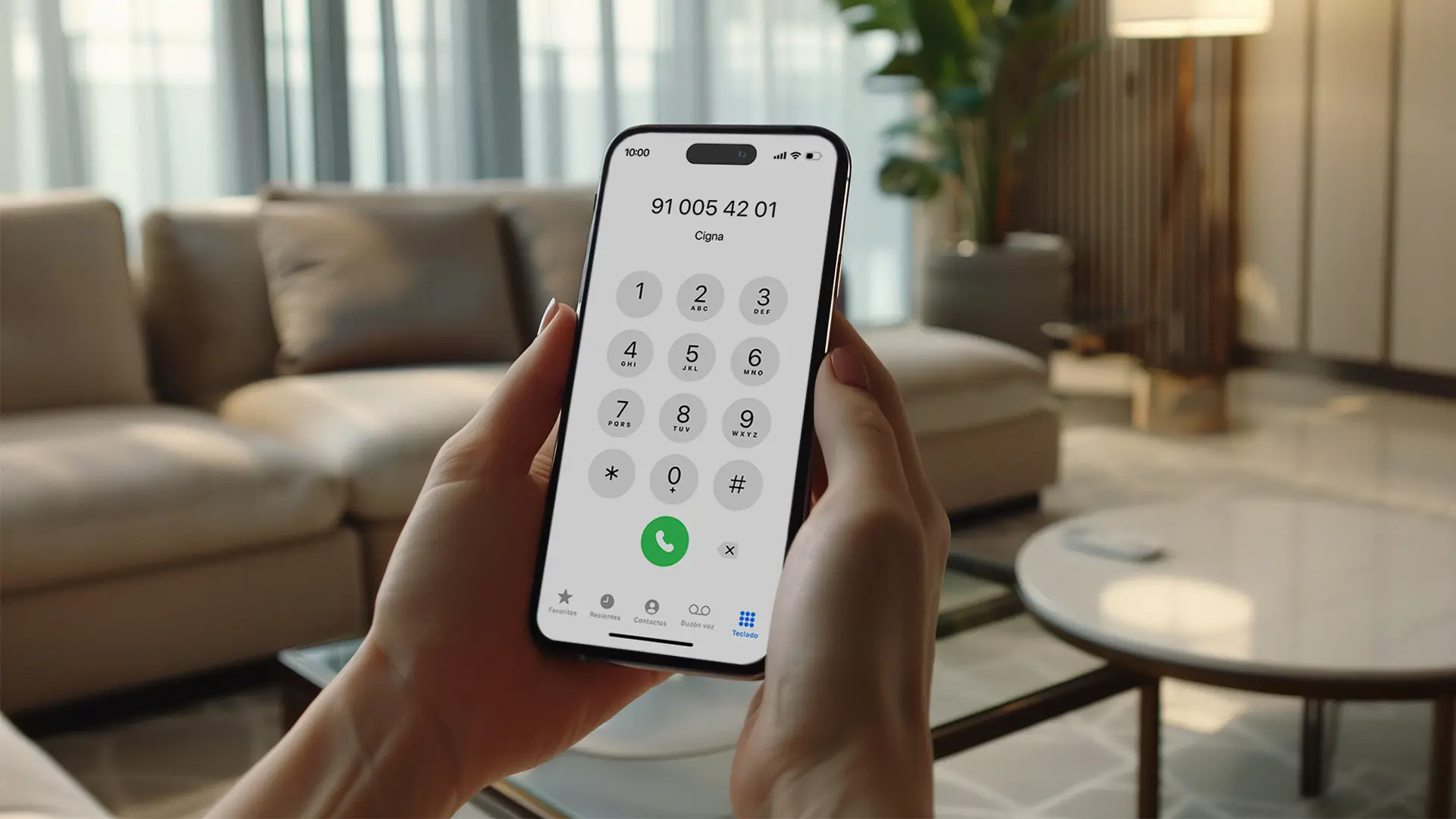 Pantalla de un móvil llamando al teléfono de Divina Pastora que es el 91 005 42 01.