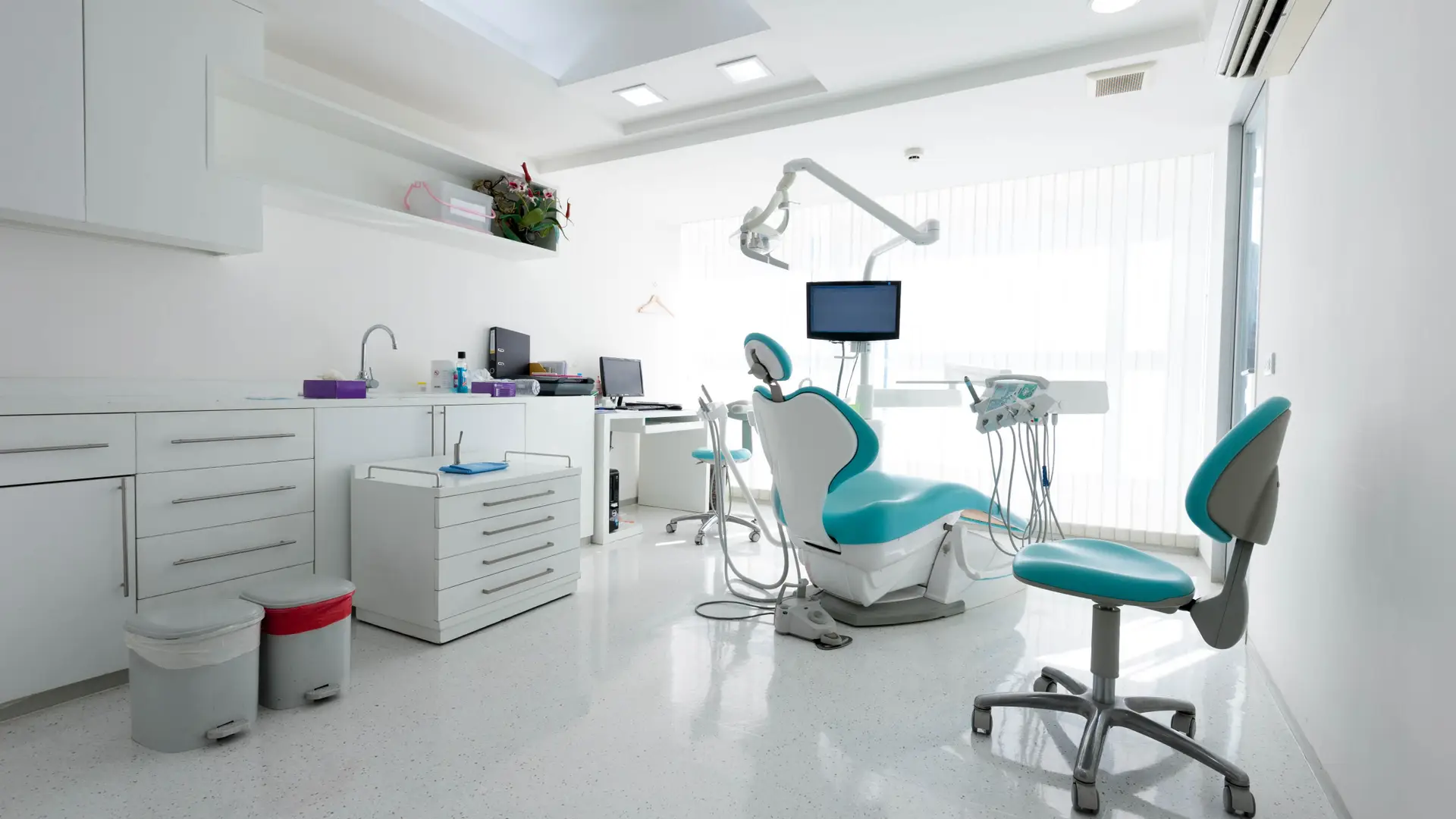 Una consulta del dentista del seguro dental de HNA Una consulta del dentista del seguro dental de HNA