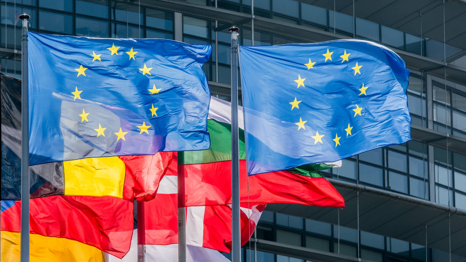 Banderas de la unión europea y de algunos de los países pertenecientes a la zona schengen Banderas de la unión europea y de algunos de los países pertenecientes a la zona schengen