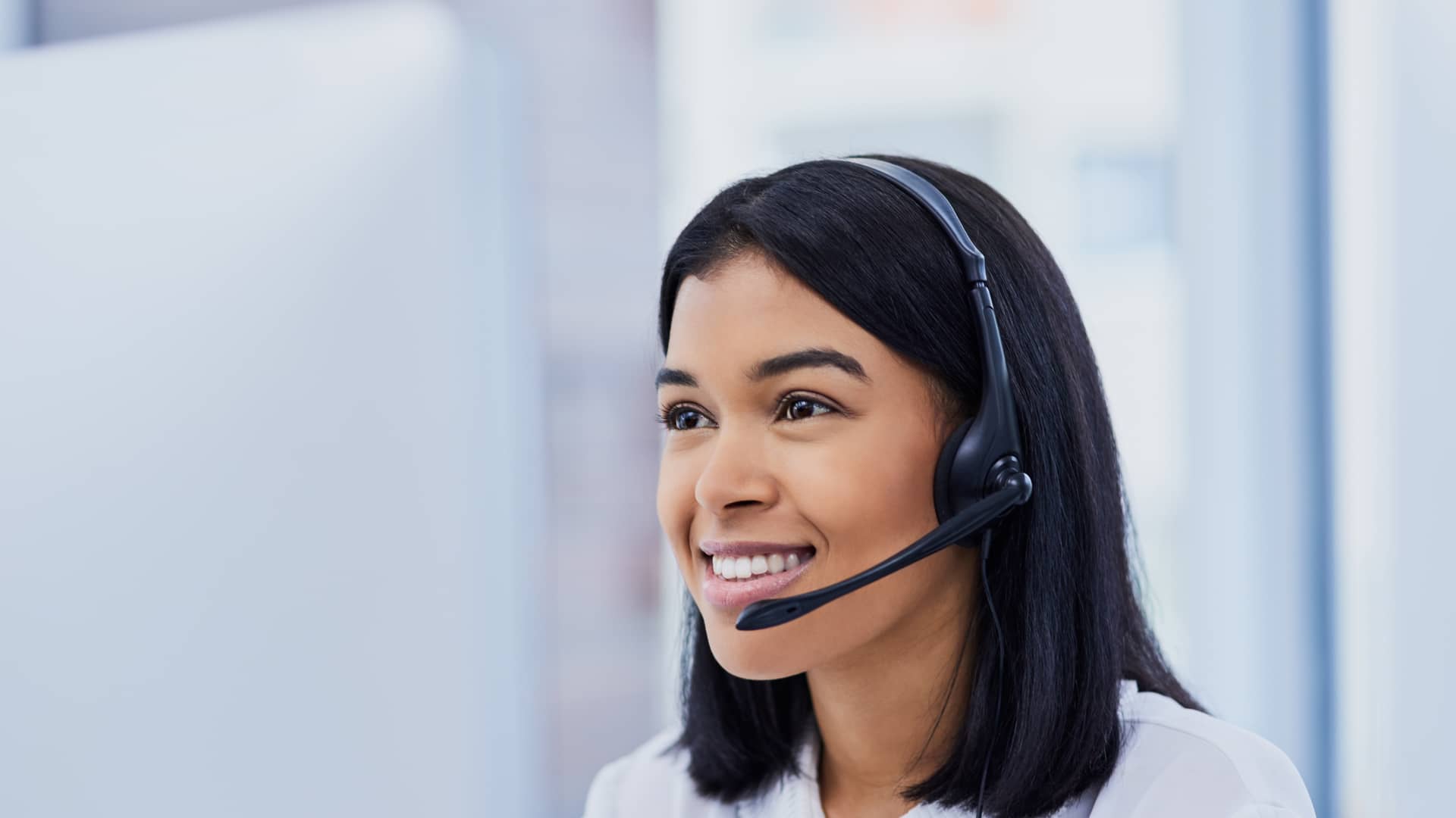 Pantalla de móvil con el contacto de Liberty Seguros con el número de contratación 91 005 37 57 y el de atención al cliente 91 005 41 89. Pantalla de móvil con el contacto de Liberty Seguros con el número de contratación 91 005 37 57 y el de atención al cliente 91 005 41 89.