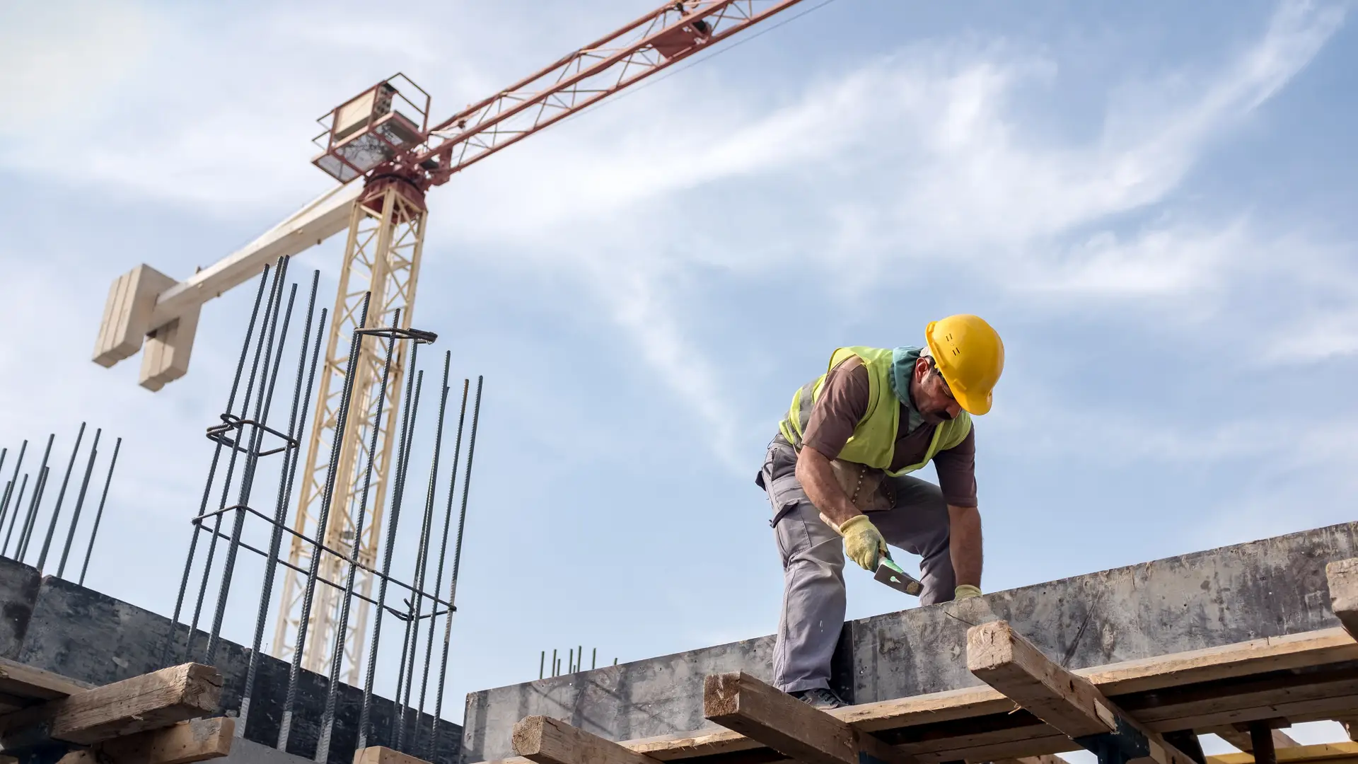 Trabajador de obra la cual tiene un seguro de responsabilidad civil contratada con mapfre Trabajador de obra la cual tiene un seguro de responsabilidad civil contratada con mapfre