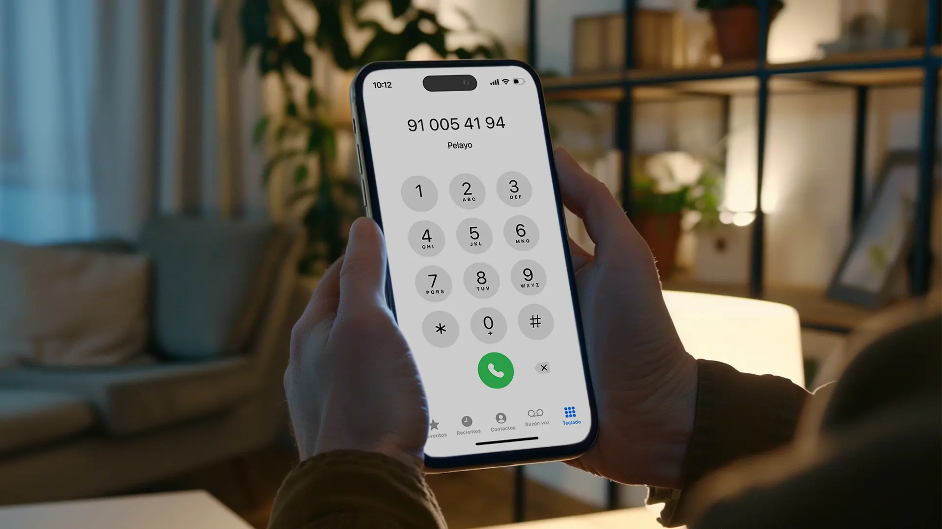 Pantalla de un móvil llamando al teléfono de Pelayo que es el 91 005 41 94.