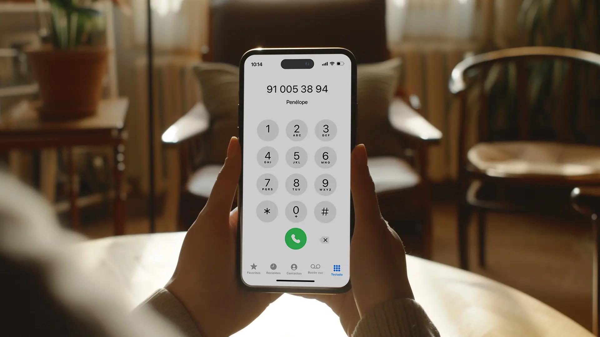 Pantalla de un móvil llamando al teléfono de Penélope que es el 91 005 38 94.