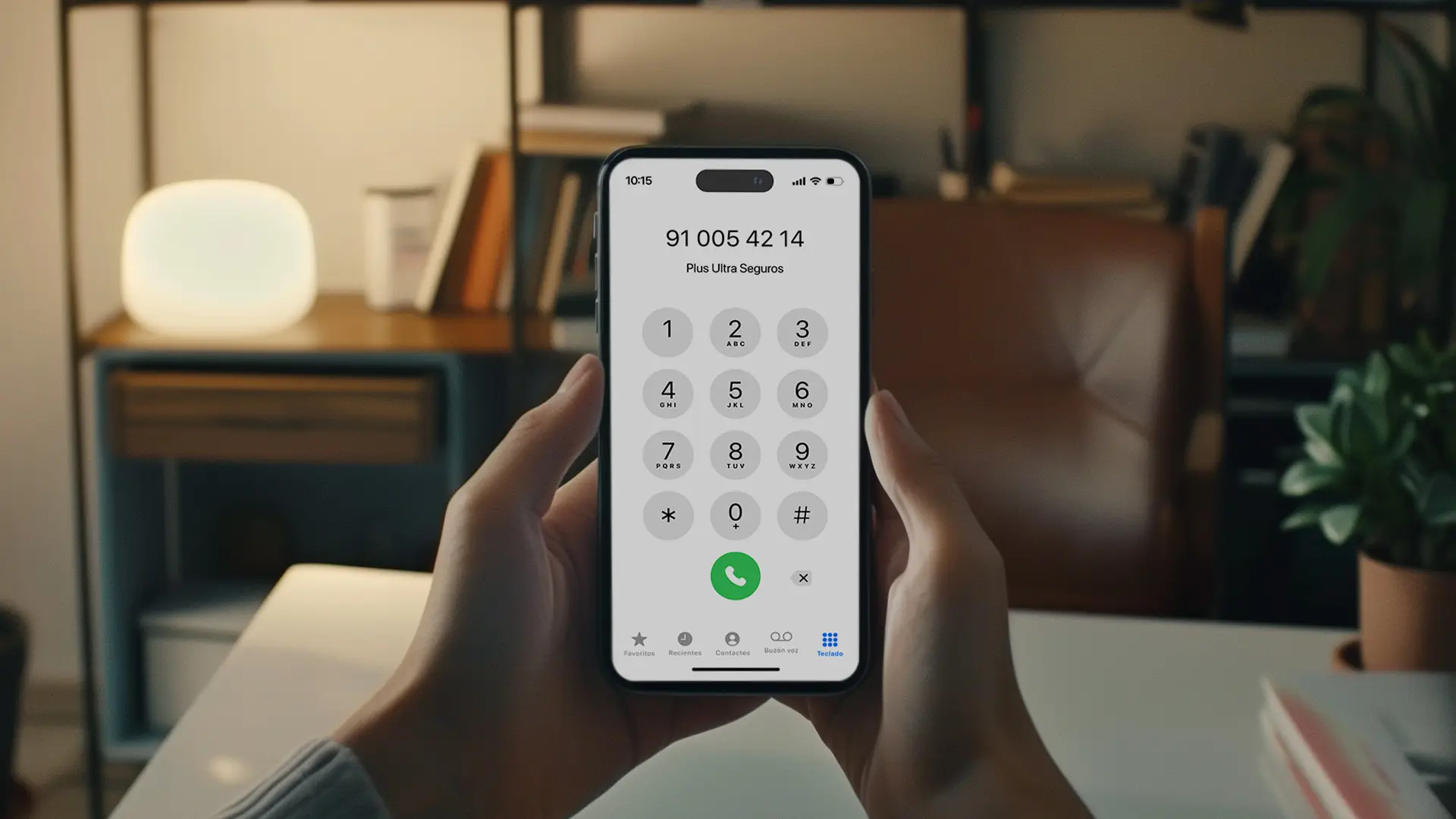 Pantalla de un móvil llamando al teléfono de Plus Ultra Seguros que es el 91 005 42 14. Pantalla de un móvil llamando al teléfono de Plus Ultra Seguros que es el 91 005 42 14.