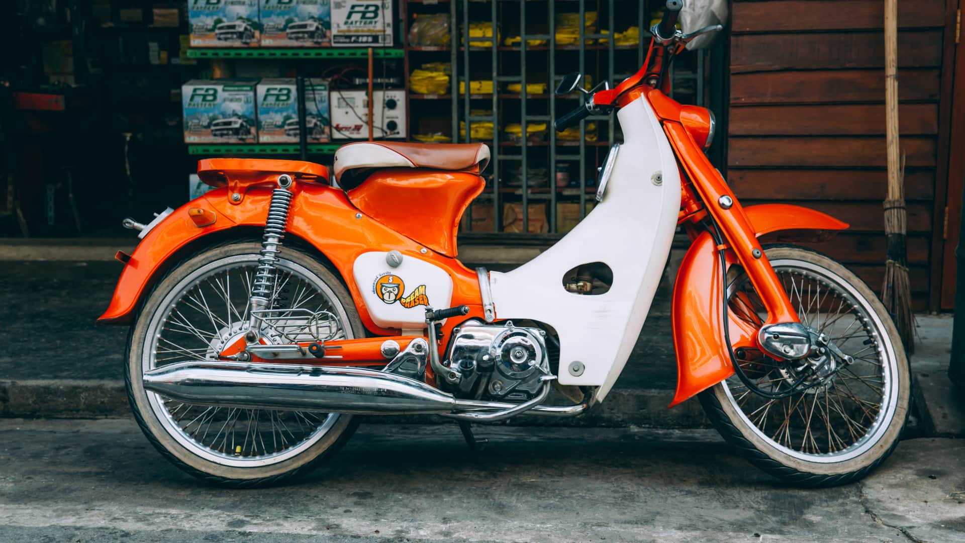 Moto de 110 cc vintage con seguro contratado