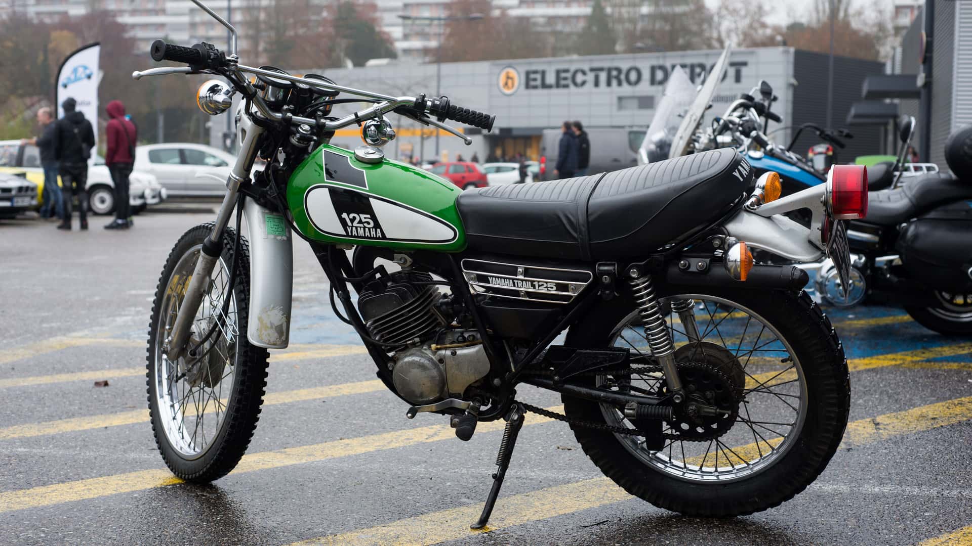 Moto de 125 cc custom con seguro contratado Moto de 125 cc custom con seguro contratado