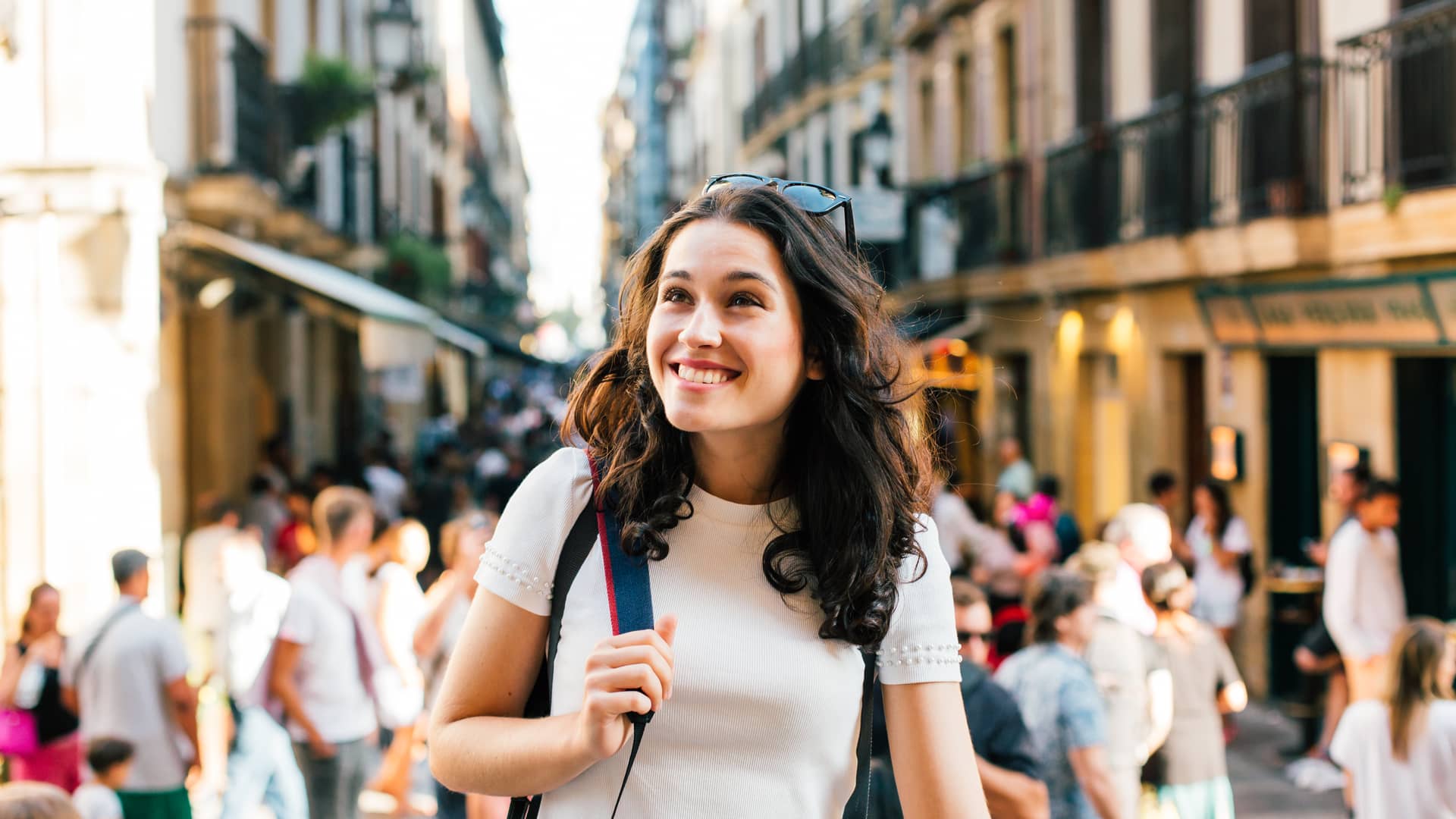 Mujer extranjera la cual ha contratado un seguro de salud diseñado para personas como ella Mujer extranjera la cual ha contratado un seguro de salud diseñado para personas como ella