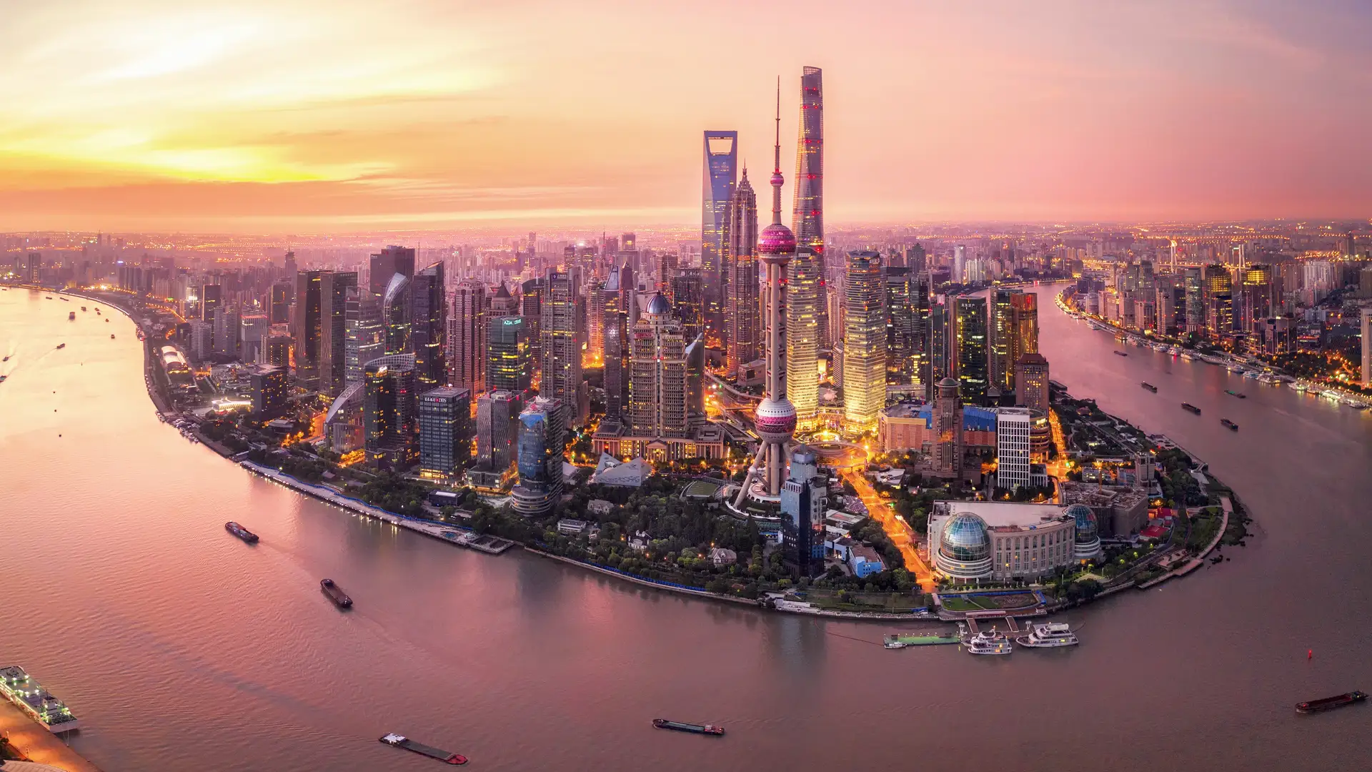 Paisaje de la ciudad de Shangai en China para cuyo viaje se contrató un seguro Paisaje de la ciudad de Shangai en China para cuyo viaje se contrató un seguro