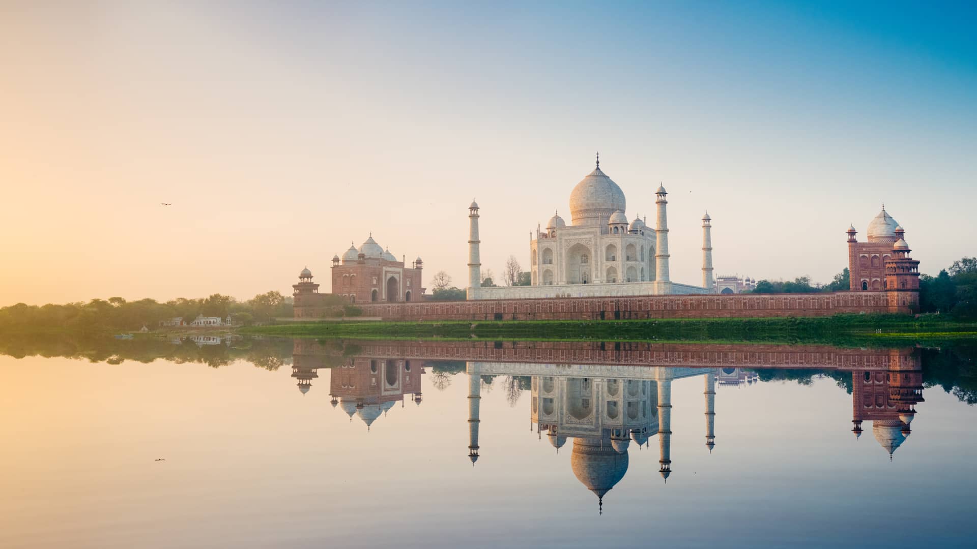 Taj Mahal Agra en la India para cuyo viaje se ha contratado un seguro Taj Mahal Agra en la India para cuyo viaje se ha contratado un seguro