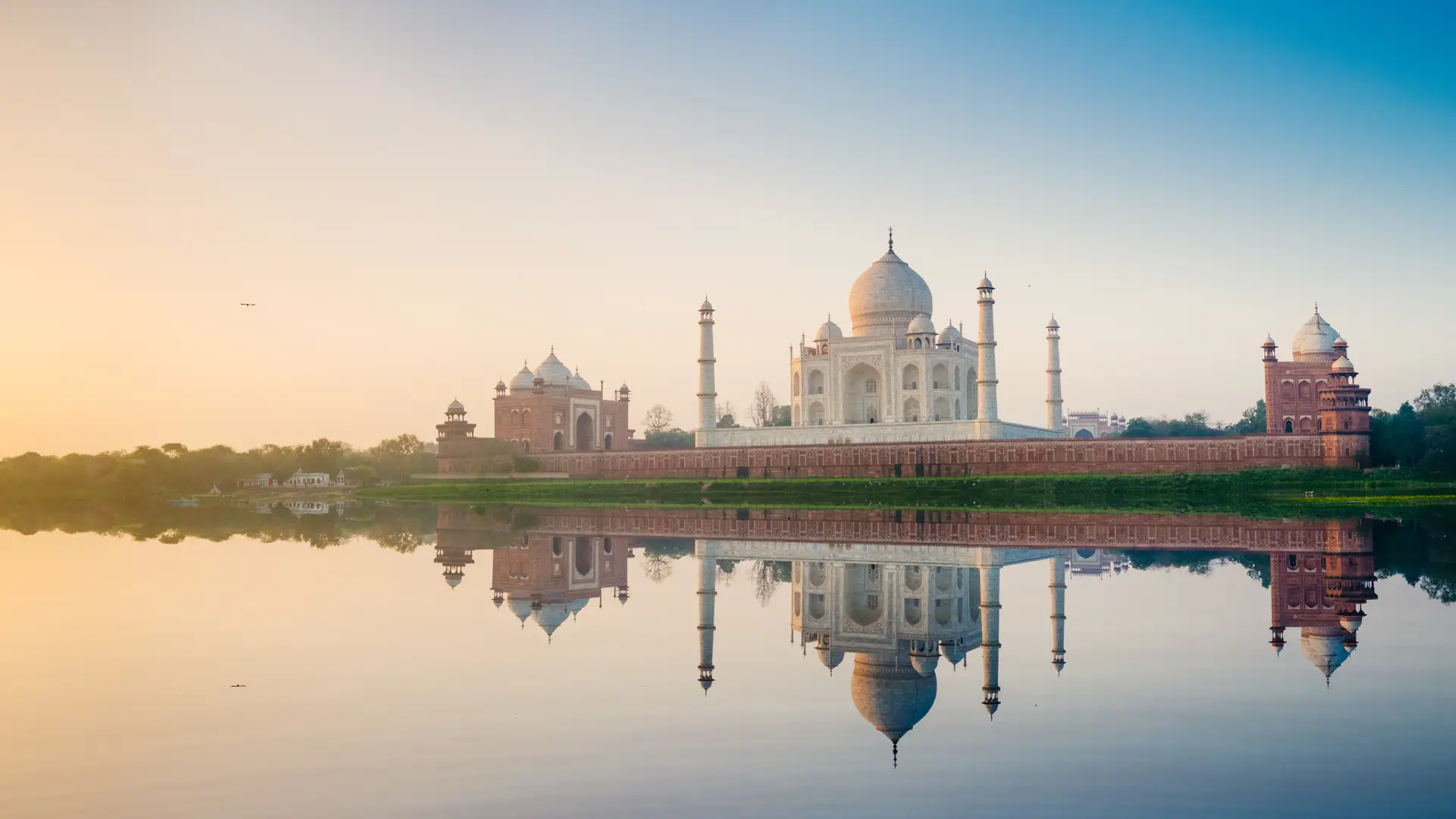 Taj Mahal Agra en la India para cuyo viaje se ha contratado un seguro Taj Mahal Agra en la India para cuyo viaje se ha contratado un seguro