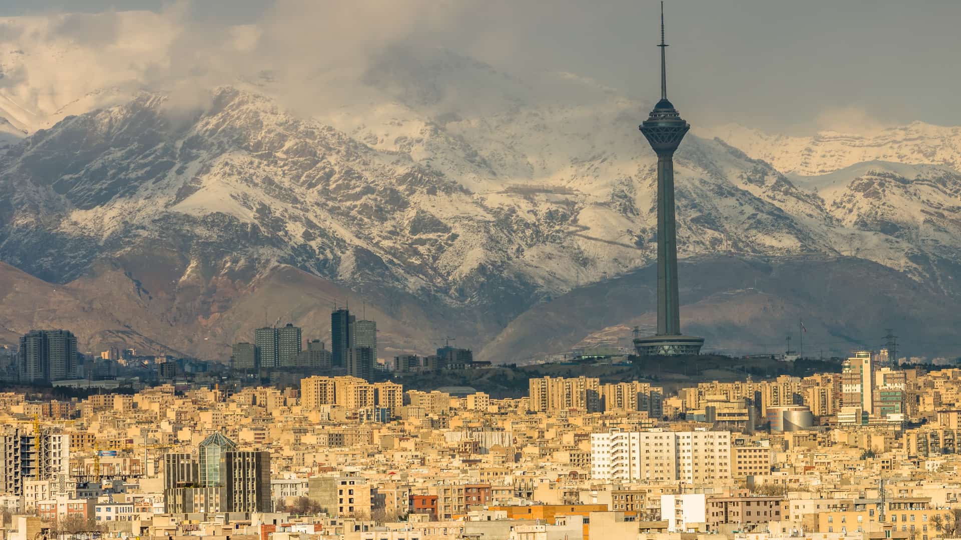Teherán horizonte de la ciudad de Irán. Lugar para el cual se puede contratar un seguro de viaje Teherán horizonte de la ciudad de Irán. Lugar para el cual se puede contratar un seguro de viaje