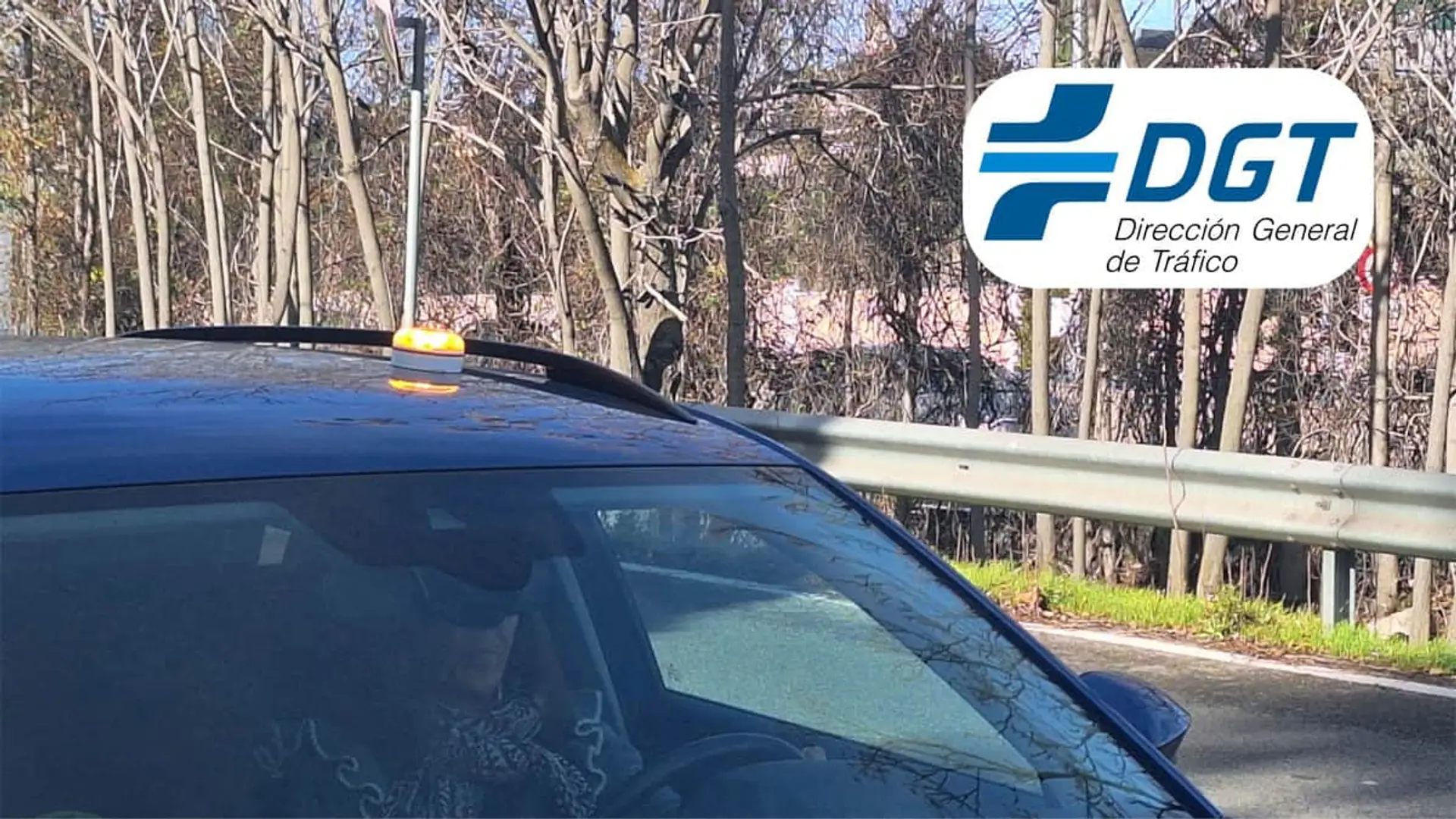 Baliza de emergencia V16 conectada ISSE Safety Light PRO con pilas Raymax y homologación DGT para señalización en carretera.