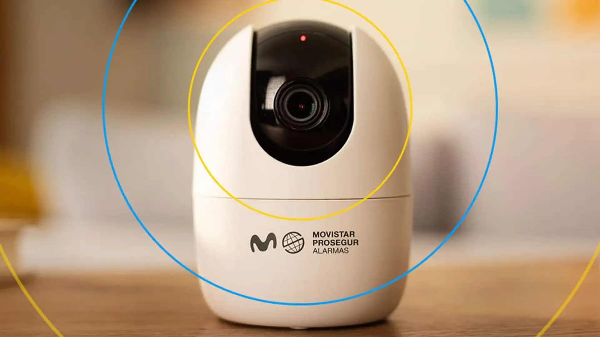 Cámara de vigilancia de Movistar Prosegur Alarmas sobre una mesa con círculos gráficos alrededor