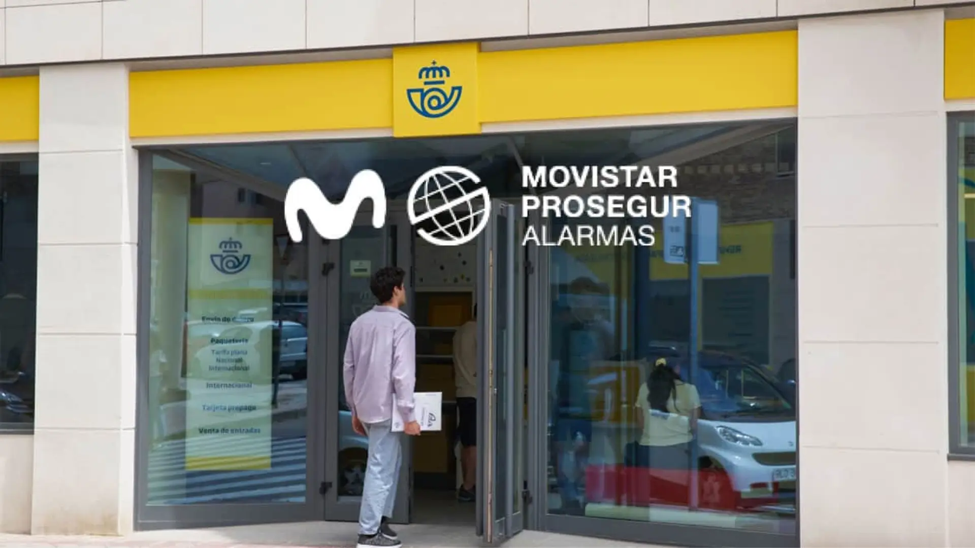 Oficina de Correos con el logo de Movistar Prosegur Alarmas, anunciando su alianza para servicios de seguridad.