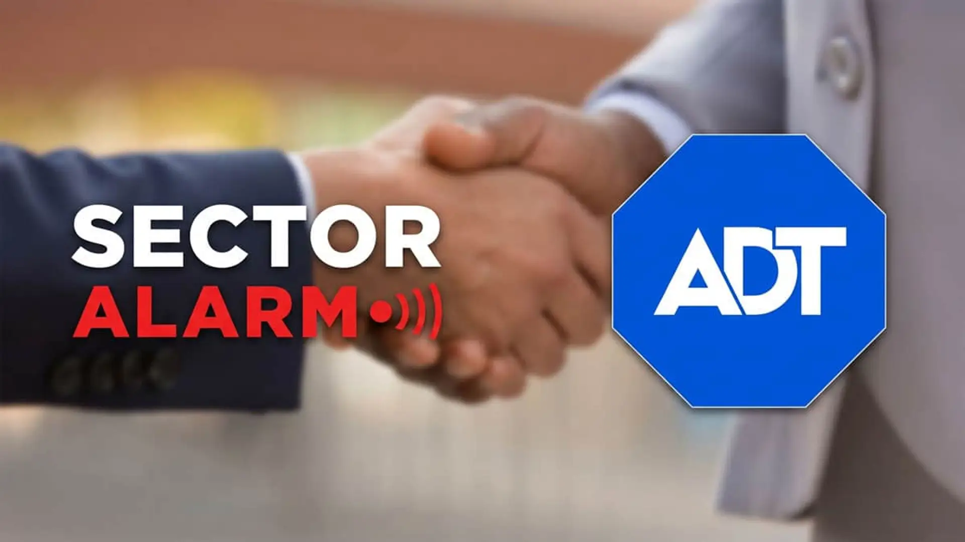 Apretón de manos junto a los logotipos de Sector Alarma y ADT para representar su fusión en servicios de seguridad.