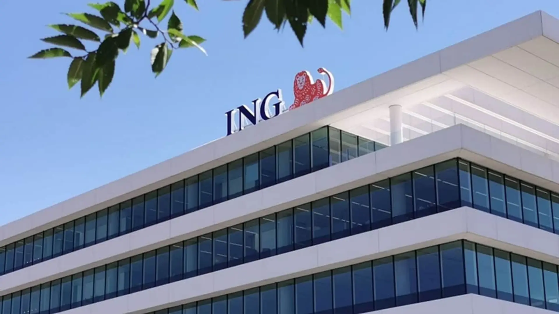 ING confirma una filtración de datos de 21.000 clientes: ¿están las cuentas seguras tras el hackeo de BreachParty? Sede corporativa de ING en España.