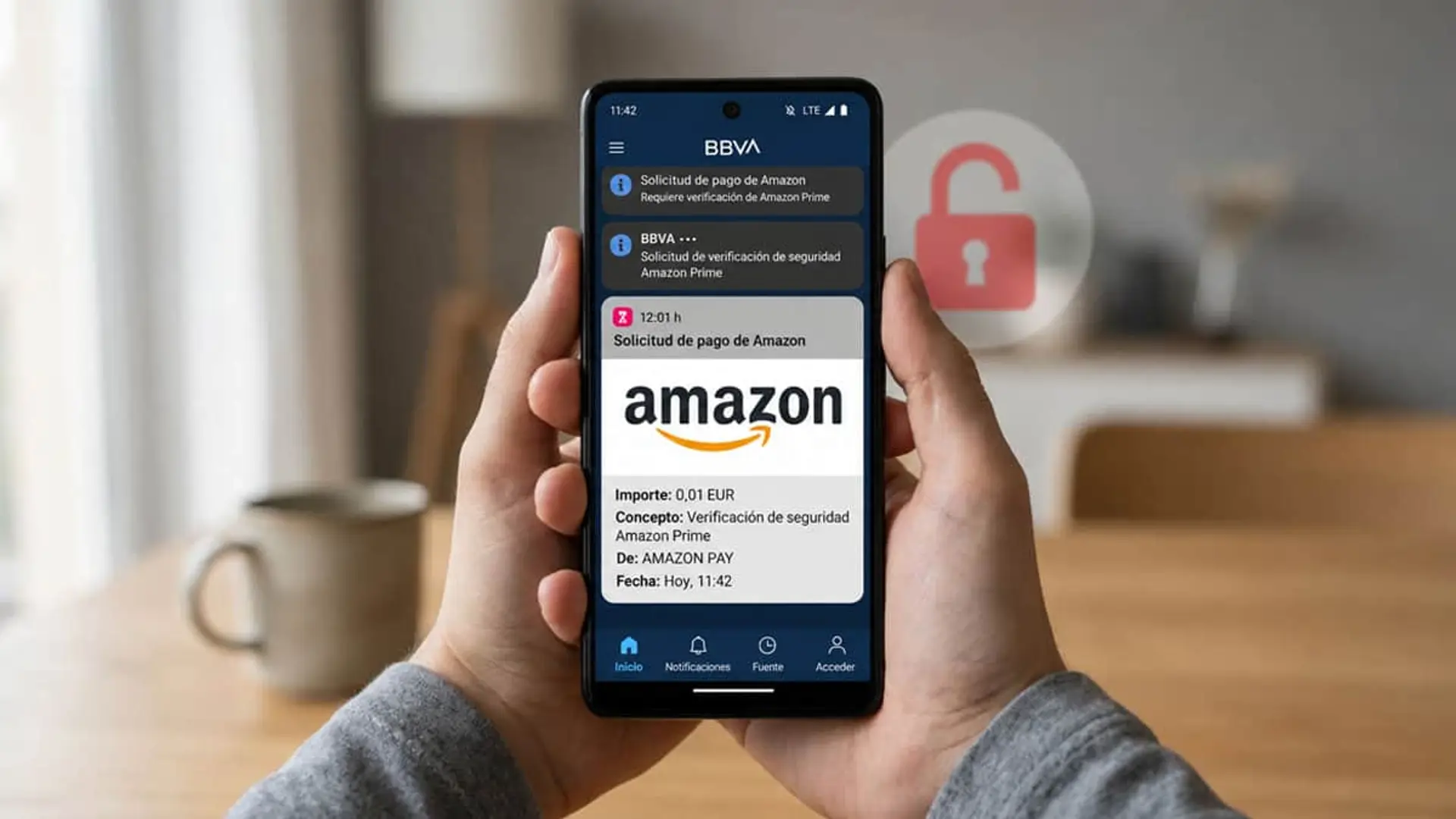 Verificación de pago de Amazon en app bancaria BBVA con alerta de seguridad móvil.