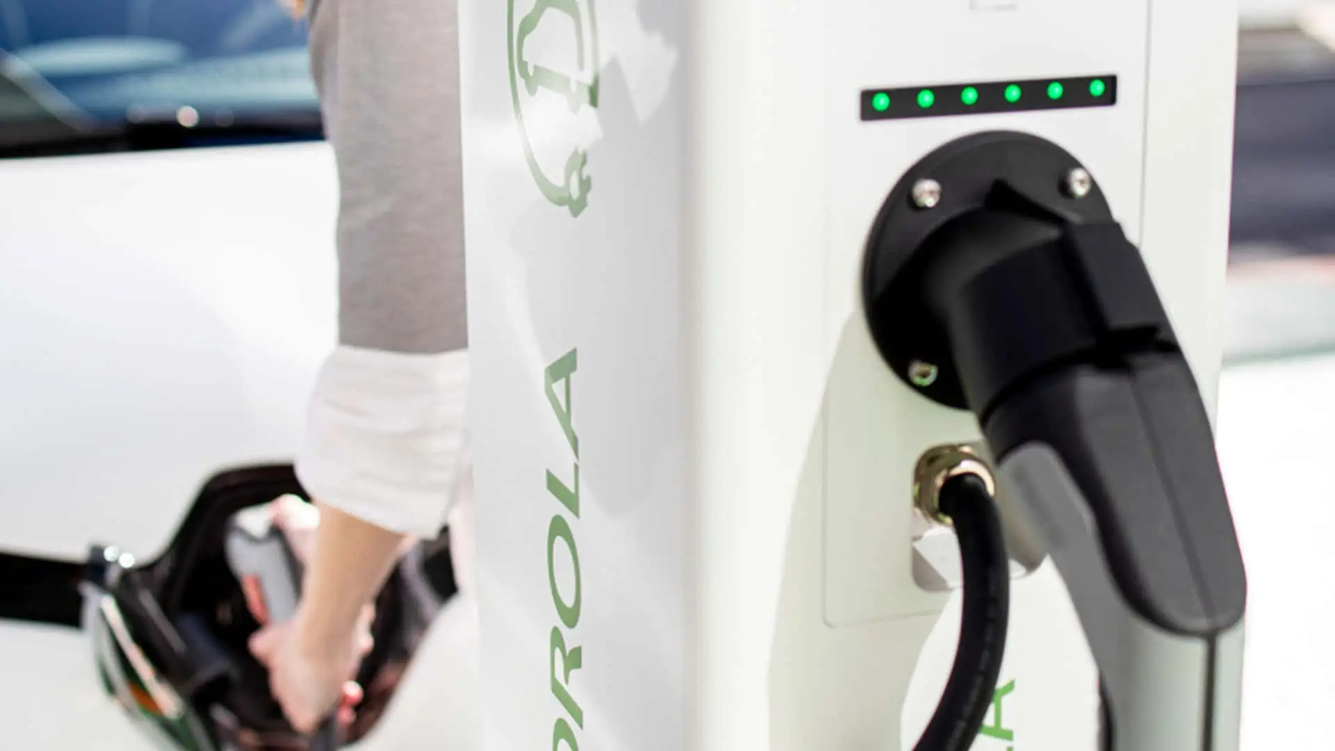 Detalle de un cargador de Iberdrola para vehículos eléctricos.