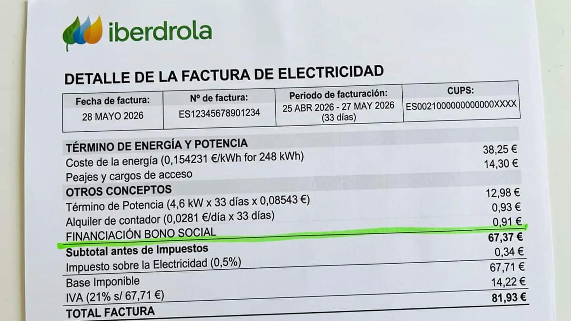 Detalle de una factura de electricidad de Iberdrola con conceptos, periodo de facturación e importe total