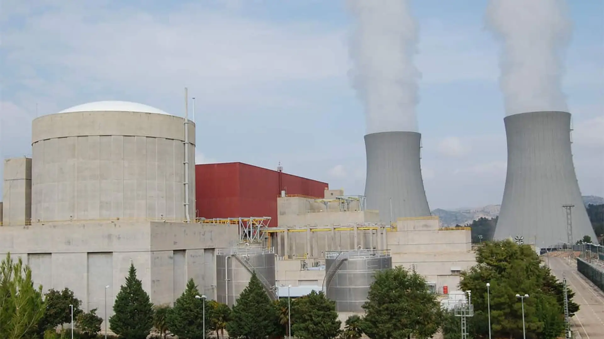 Reactor y torres de refrigeración de la central nuclear de Cofrentes