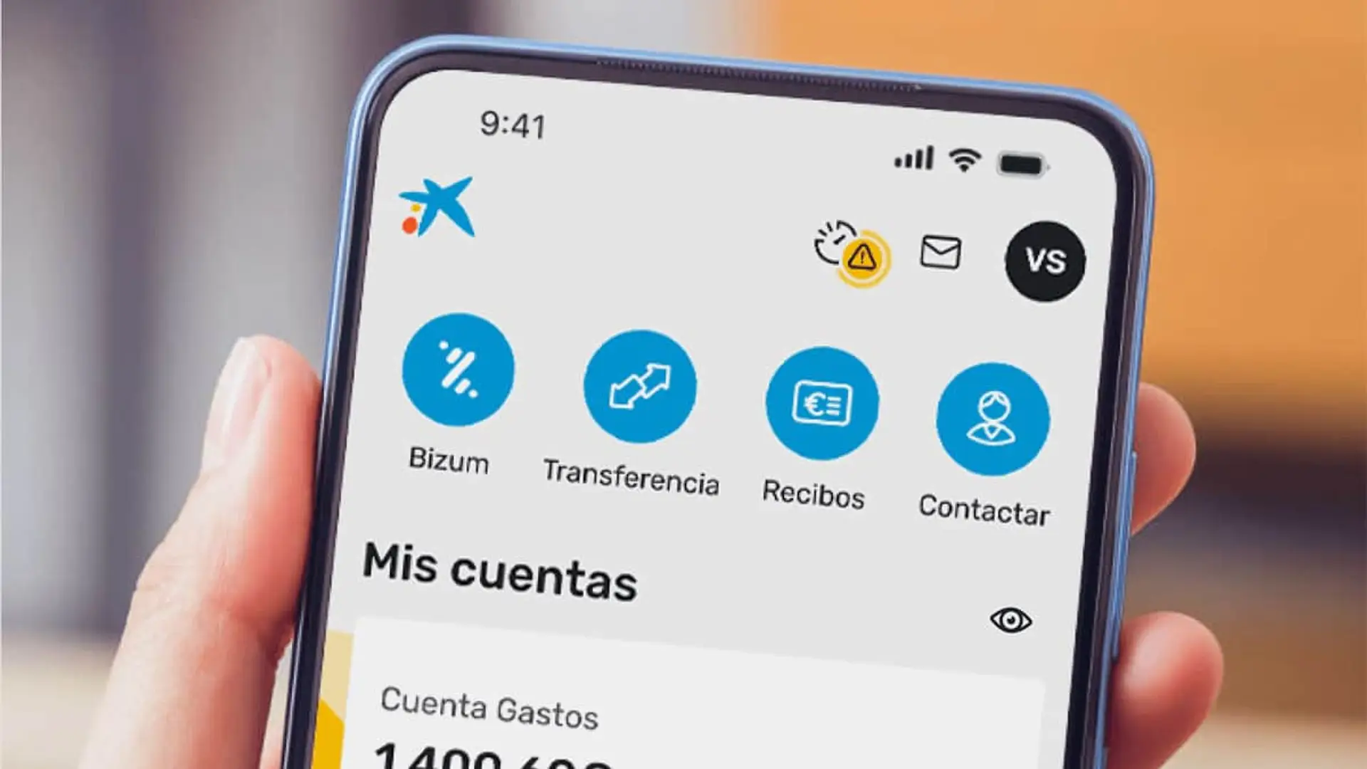 Interfaz de la app móvil de CaixaBank Now con accesos directos a Bizum transferencias y recibos.